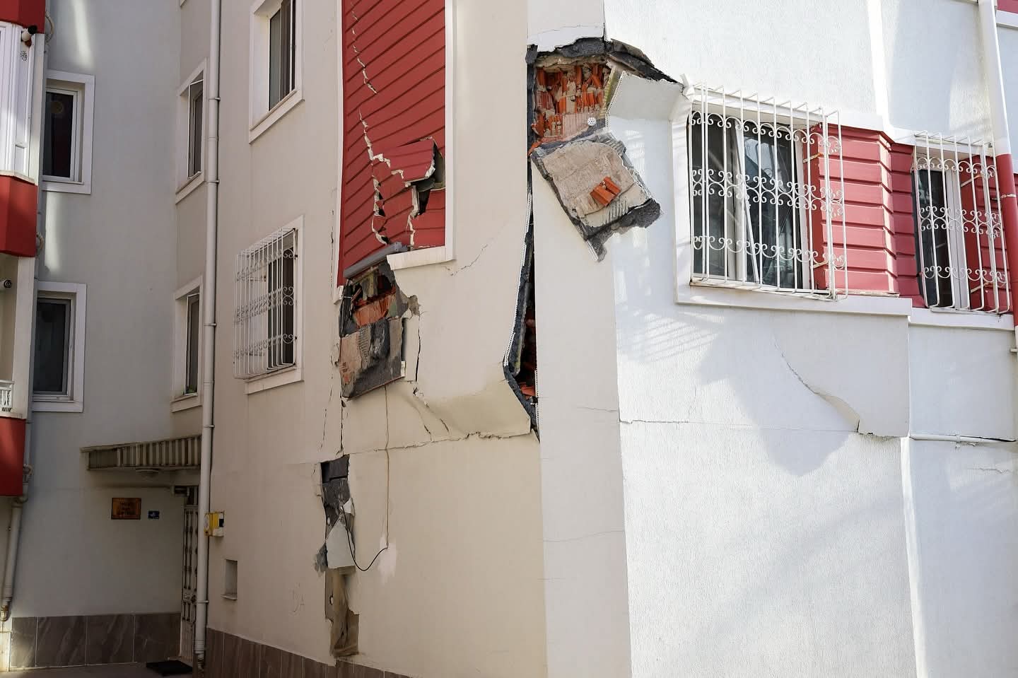 Nazmi Saatçi Mahallesinde Riskli Yapı Tahliye Edildi