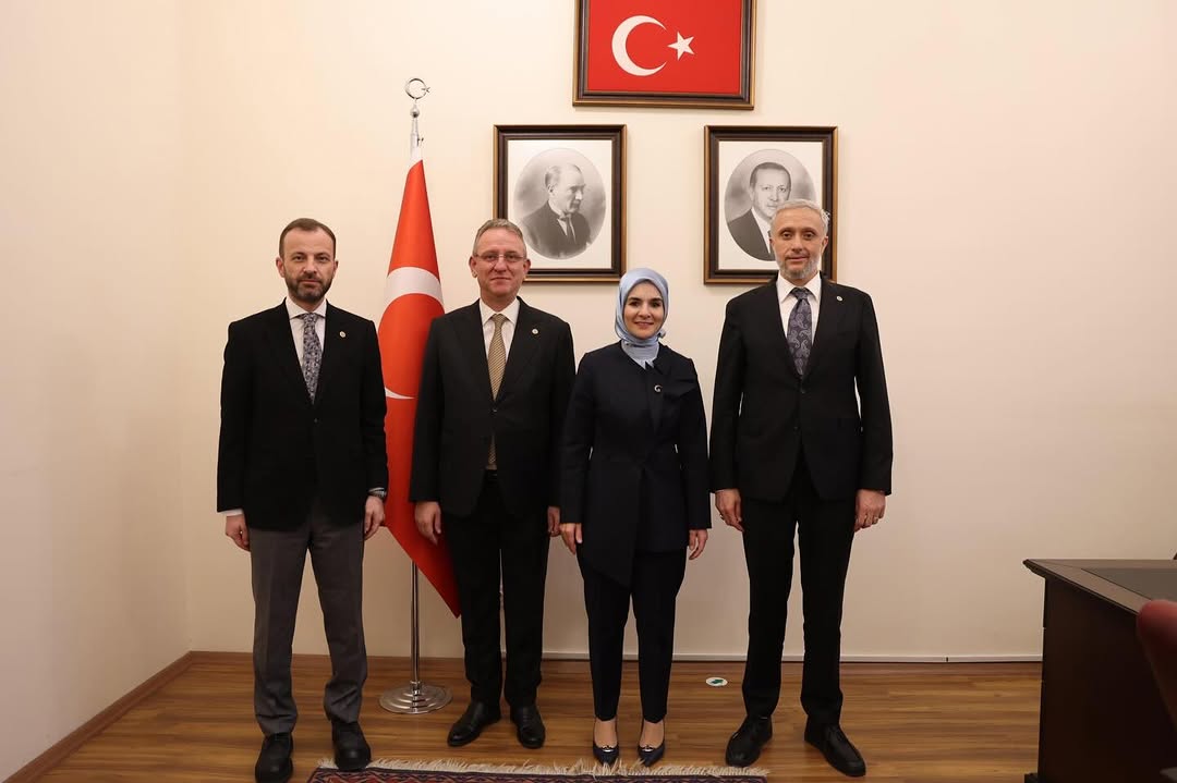 Kütahya Milletvekilleri Adil Biçer ve Mehmet Demir, Aile ve Sosyal Hizmetler Bakanı Mahinur Özdemir'i ziyaret etti