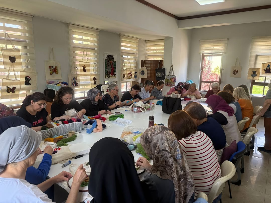Keçe kursiyerlerinden lösemili çocuklara destek projesi