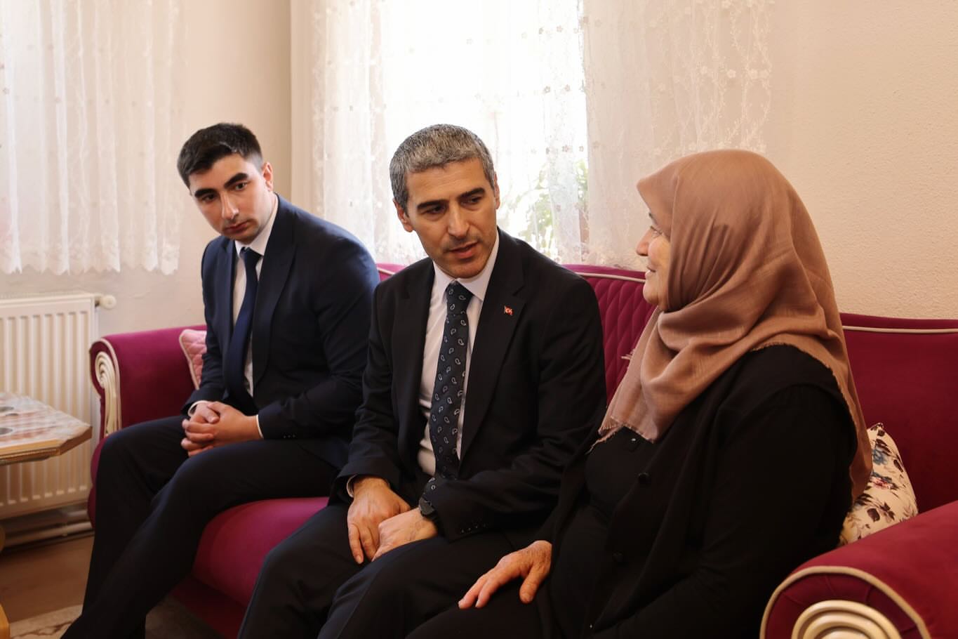 Vali Aktaş, şehit annesini ziyaret etti