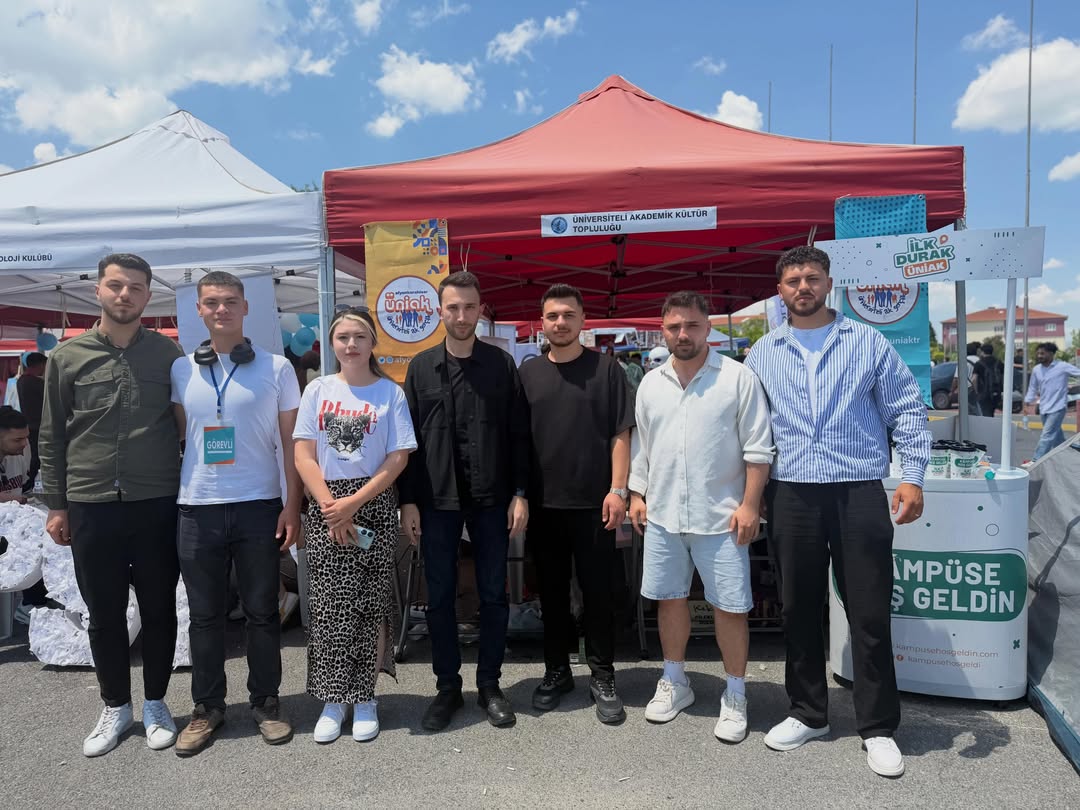 ÜNİAK, AKÜFEST'te gençlerle buluştu
