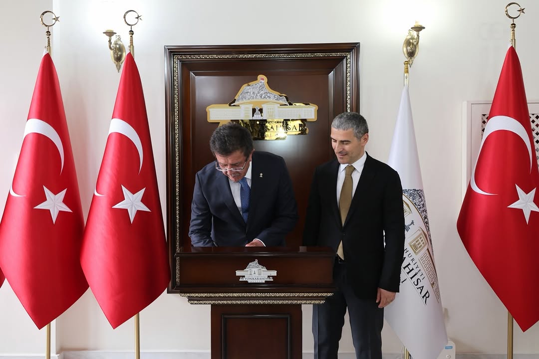 Nihat Zeybekci'den Valilik Ziyareti