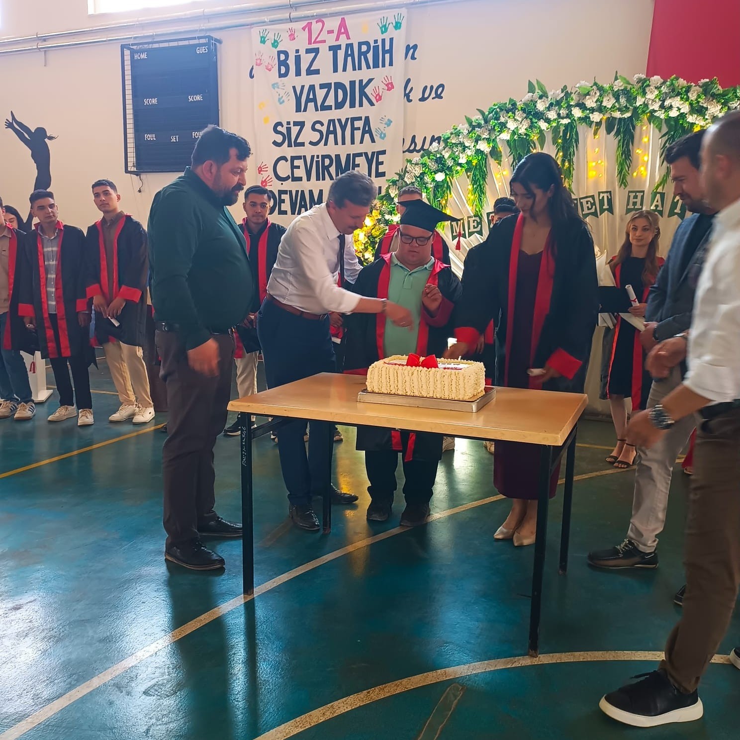 Başmakçı Lisesi mezuniyet töreni gerçekleştirildi
