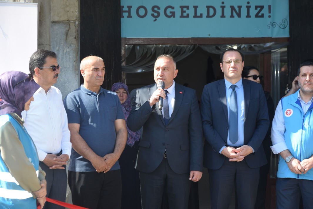 Filistin İçin Bağış Kermesi Açıldı