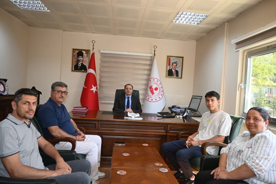 Kaymakamlık, Türkiye Şampiyonu Nihat'ı kutladı
