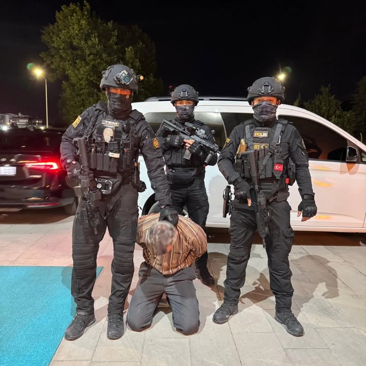 Kırmızı Bültenle Aranan Terörist Yakalandı