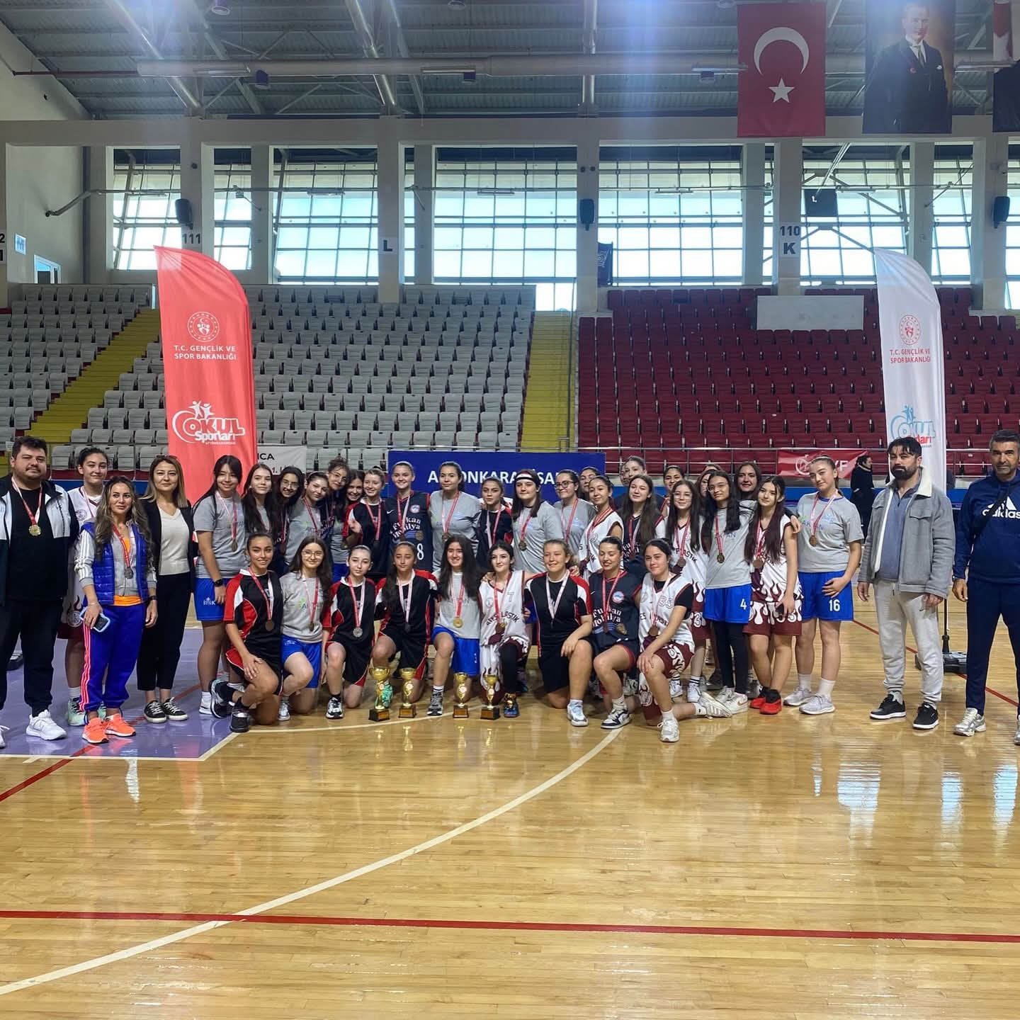 Genç Sporcular Sahada Yeteneklerini Gösterdi