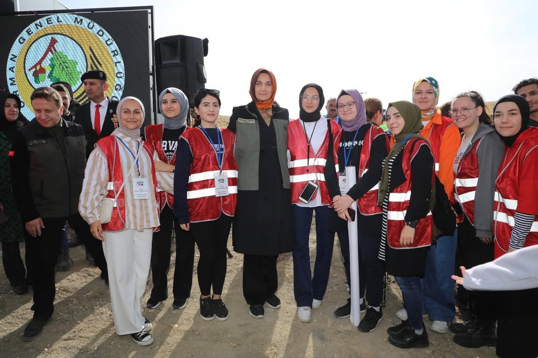 Afyon Valisi Kübra Güran YİĞİTBAŞI ile Ağaç Dikimi Etkinliği