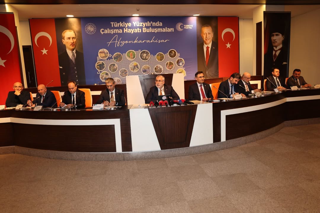 Afyonkarahisar Mali Müşavirler Odası'nın Düzenlediği 'Türkiye Yüzyılında Çalışma Hayatı Buluşmaları' Toplantısı