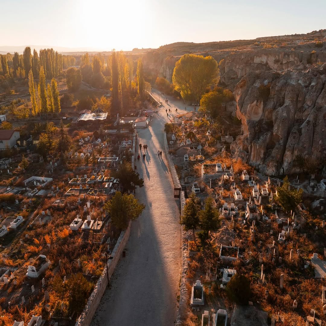 Gün Batımında Ayazini: Tarihin ve Doğanın Buluşma Noktası