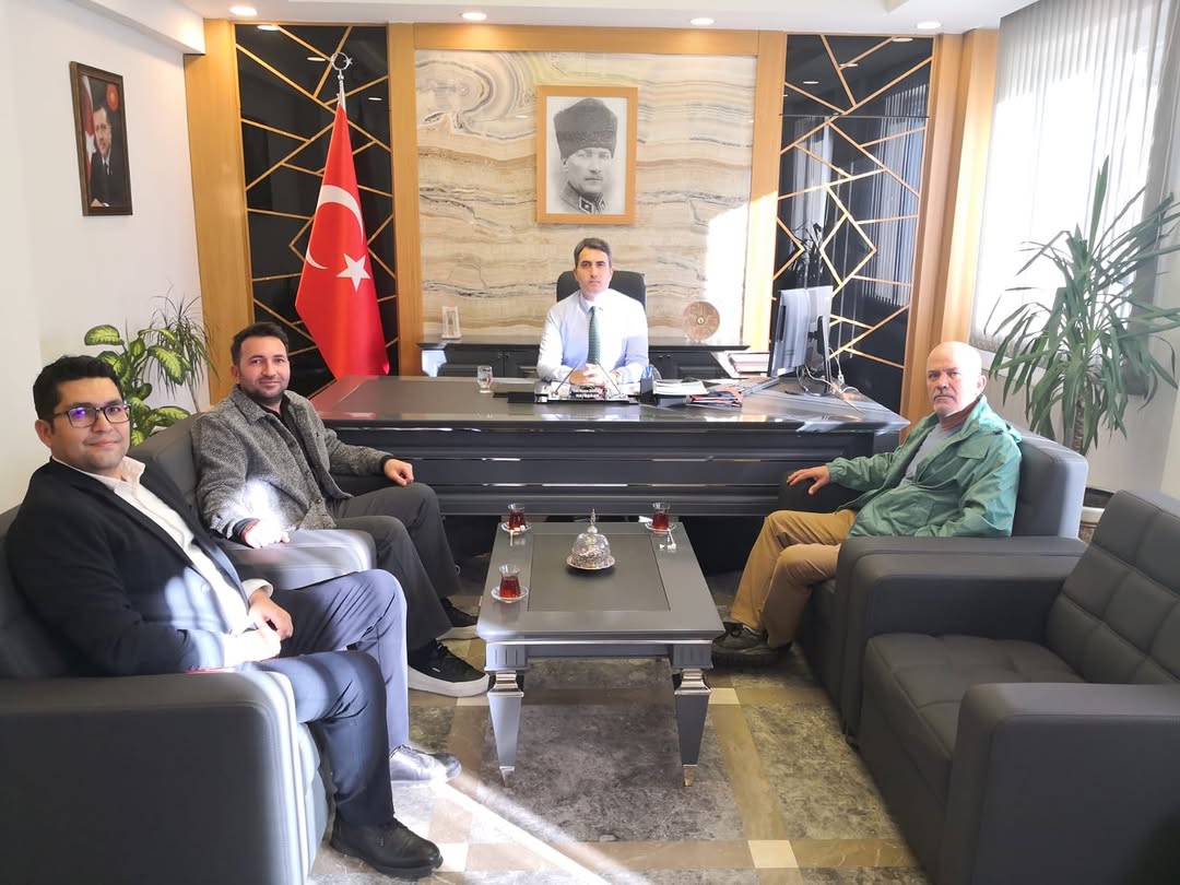 Exreme Works Şirketi sahibi Sayın Furkan Budak ve diğerleri Kaymakamımız Sayın Can Kazım KURUCA'yı ziyaret etti
