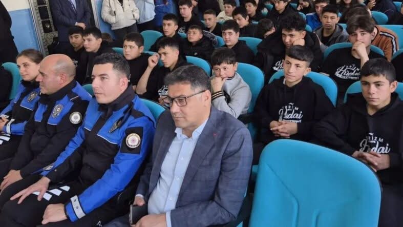 Sandıklı'da Öğrenci ve Öğretmenlere Bilgilendirme Eğitimi - Sandıklı Postası