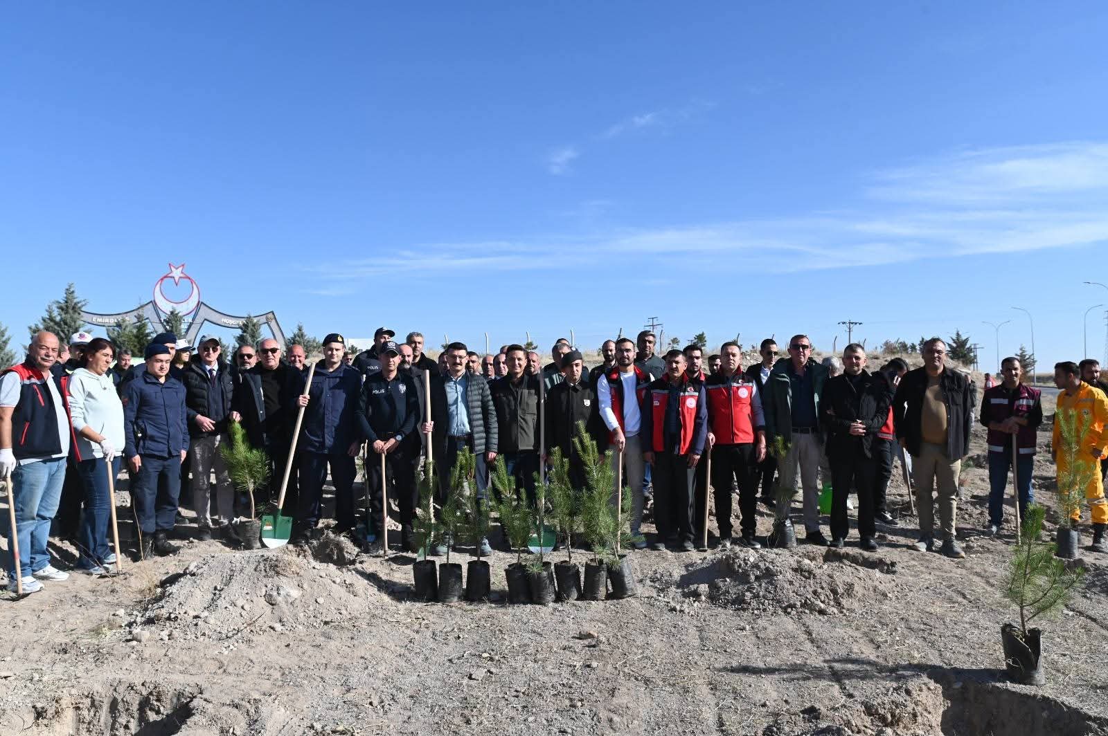 Belediye Başkanı Serkan Koyuncu, Milli Ağaçlandırma Günü Etkinliğinde Fidan Dikti