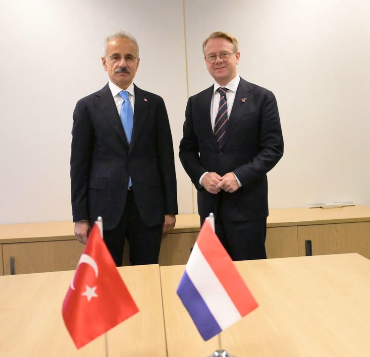 T.C. Ulaştırma ve Altyapı Bakanlığı'nın Hollanda Altyapı ve Su Yönetimi Bakanı ile Gerçekleştirdiği Görüşme