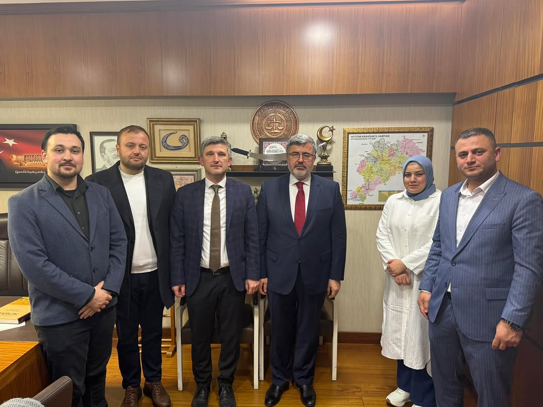 Uluslararası Balkan Üniversitesi Mezunlar Derneği Başkanı Süleyman Karakuş ve Yönetim Kurulu Üyeleri Gazi Meclis'te