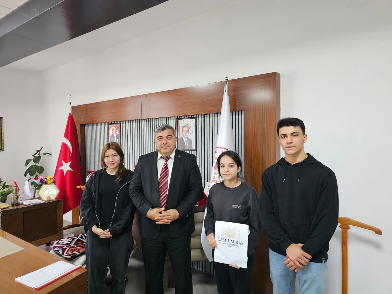 TÜBİTAK Projesi Kapsamında Öğrenciler İl Milli Eğitim Müdürü ile Buluştu