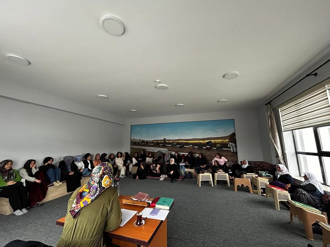 Afyonkarahisar Sosyal Hizmet Merkezi Tarafından Çobanlar Kadın Kültür Evi'nde Aile İçi Dayanışma ve Toplumsal Huzur Semineri