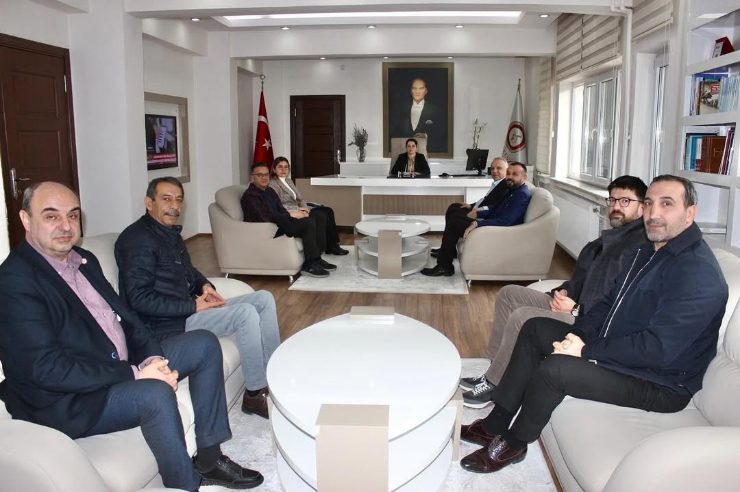 Fikir Isparta Topluluğu Başkanı Yunus KARABULUT ve Topluluk Üyeleri Kaymakam Seda GÜR'ü Ziyaret Etti