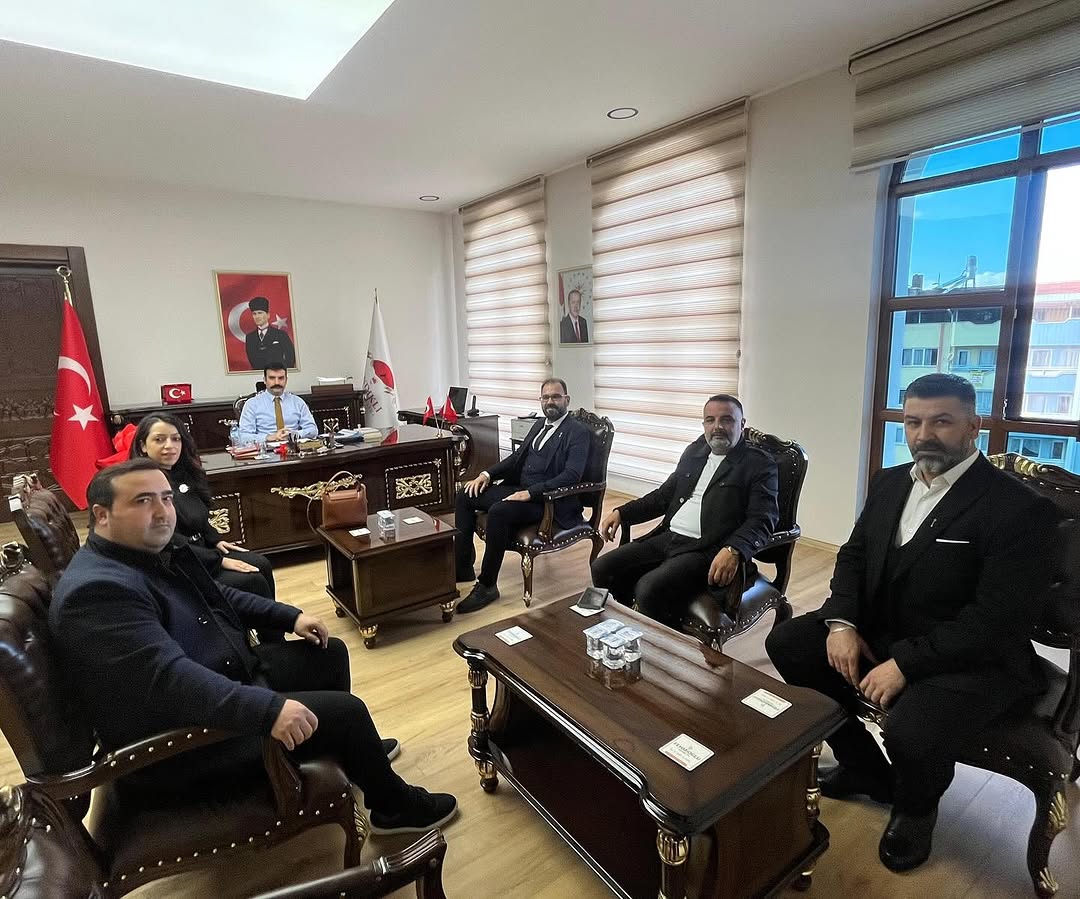 Sandıklı Anahtar Parti İlçe Başkanı Murat KOÇ ve Yönetim Kurulu Üyeleri, Kaymakamımız Selçuk YOSUNKAYA'yı Ziyaret Etti