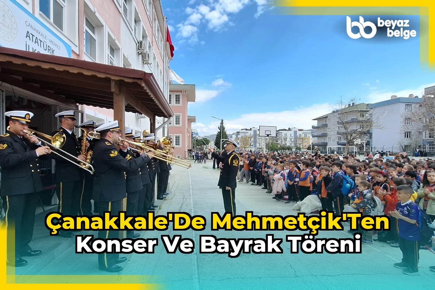 Çanakkale'de Mehmetçik'ten konser ve bayrak töreni