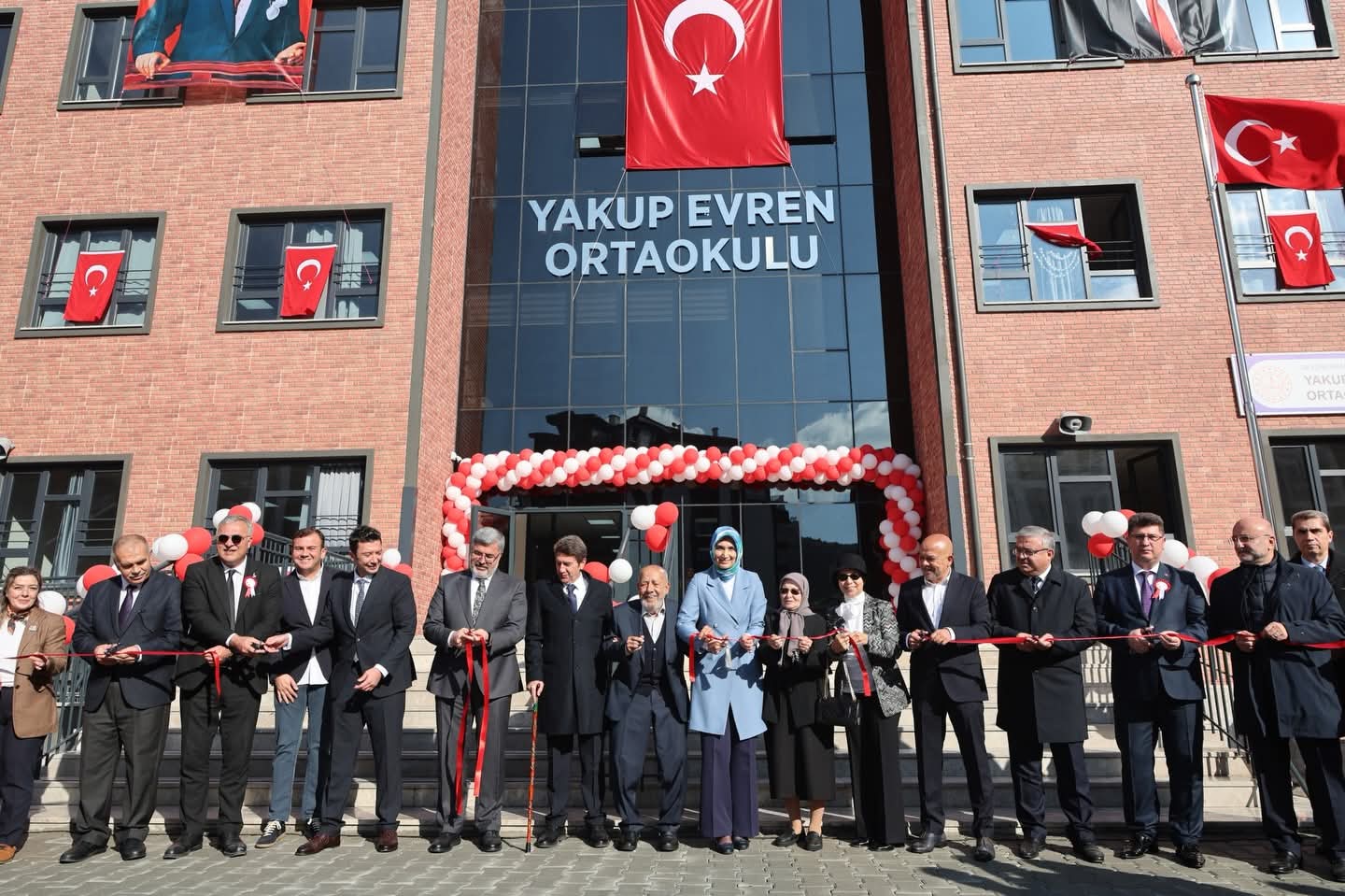 Yakup Evren Ortaokulu Açıldı: 24 Derslikli Yeni Eğitim Yuvası Hizmete Girdi
