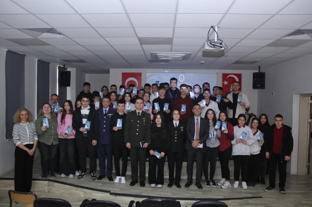 T.C. Millî Savunma Bakanlığı'ndan Aydınlıkevler Mesleki ve Teknik Anadolu Lisesi Öğrencilerine Bilgilendirme Faaliyeti