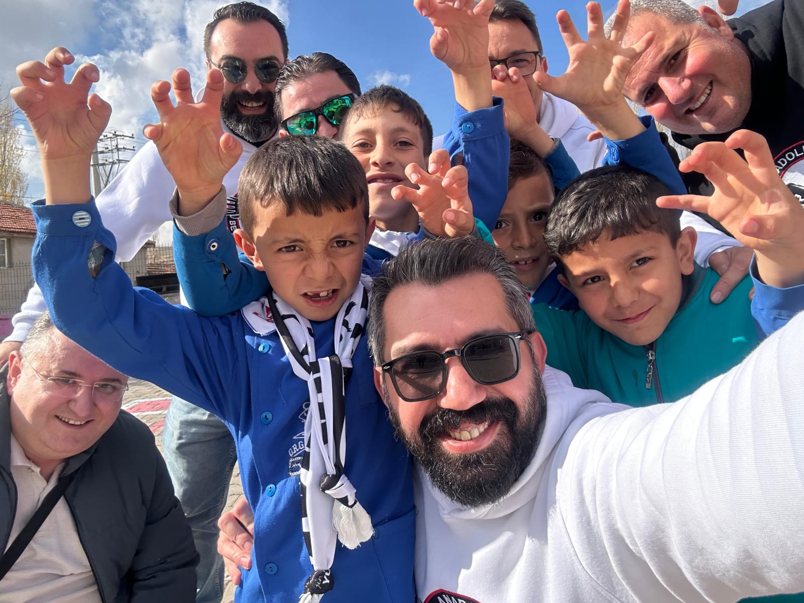 Anadolu Beşiktaşlılar Derneği'nden Kızıldağ İlkokulu'na Kışlık Destek