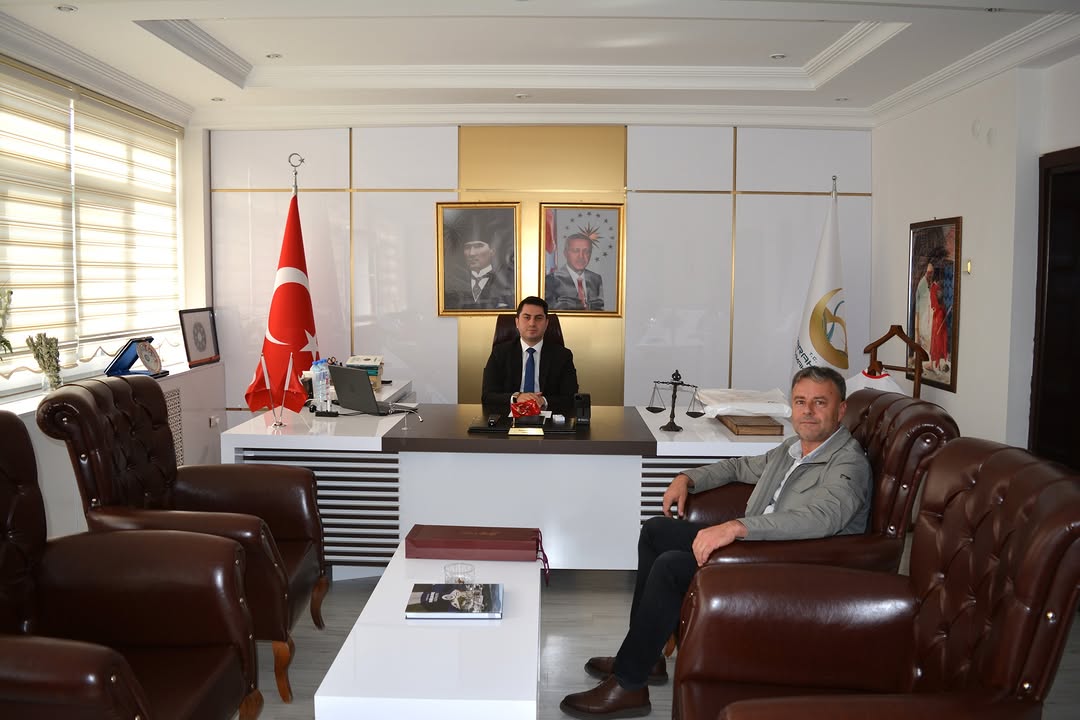 Karahallı Kaymakamı Sn. Ramazan Çelebi, Eyüpoğlu Tekstil Sahibi Hasan Çapar'ı Makamında Kabul Etti