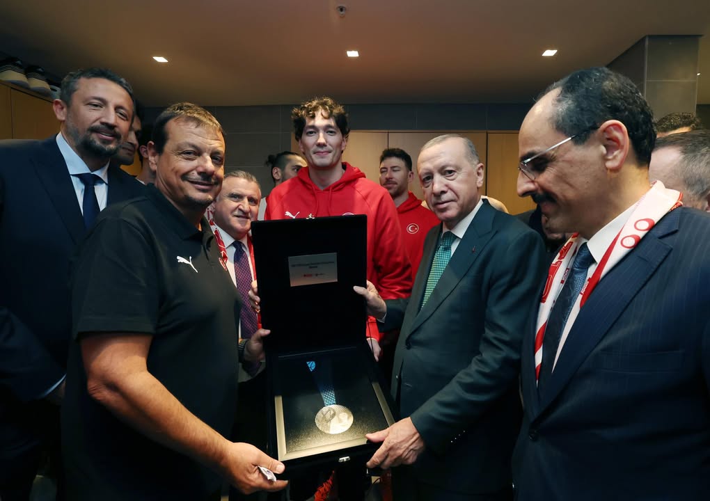 Cumhurbaşkanı Erdoğan, A Milli Basketbol Takımı'nın Maçını İzledi
