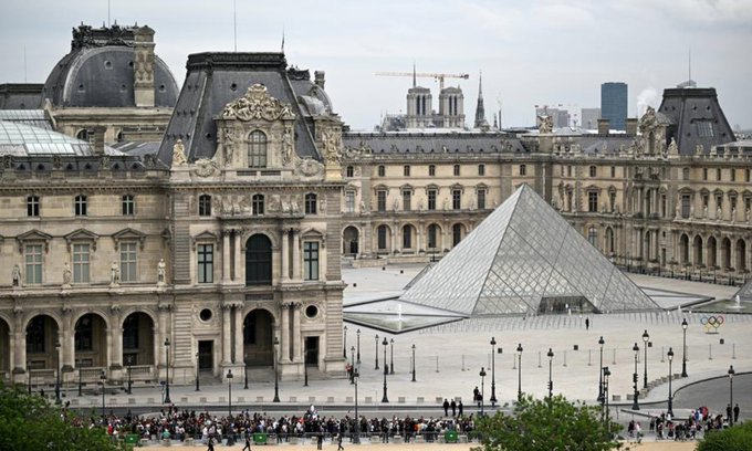 Louvre Müzesi'nde Grev Çağrısı
