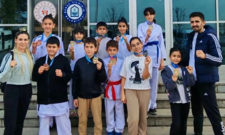 Afyonkarahisar Kafilesinden Madalya Yağmuru