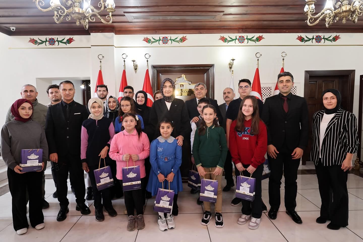 Vali Yiğitbaşı Atatürk ün Gözünden Yeşil Vatanımız Yarışmasında Dereceye Giren Öğrencileri Kabul Etti