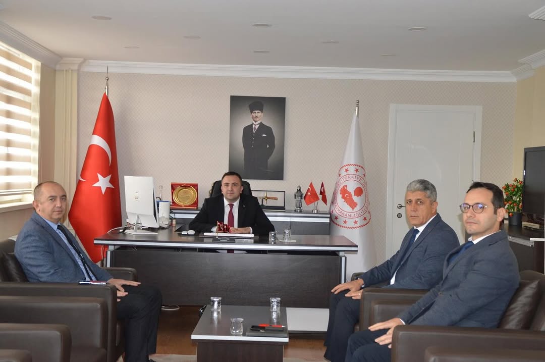 Burdur İl Kültür Müdürü Mustafa Tokat Kaymakamımız Sayın Ömer Levent Türk’ü Ziyaret Etti